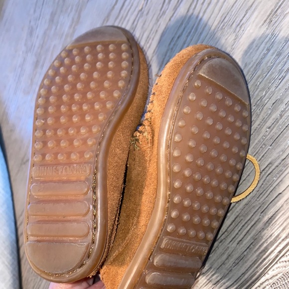 MINNETONKA LACE UP BOOTS WITH FRINGE - Picture 3 of 4